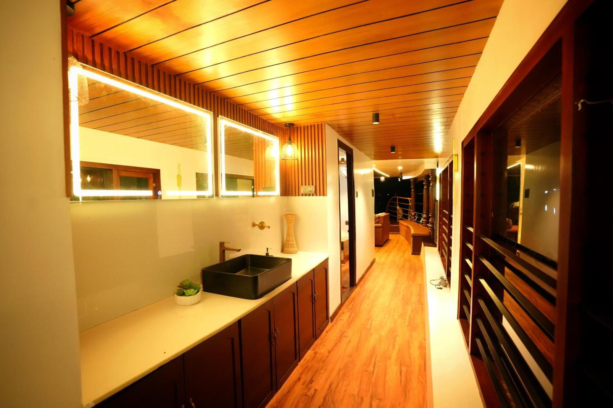 Indraprasthamlakecruise Alappuzha Exterior photo